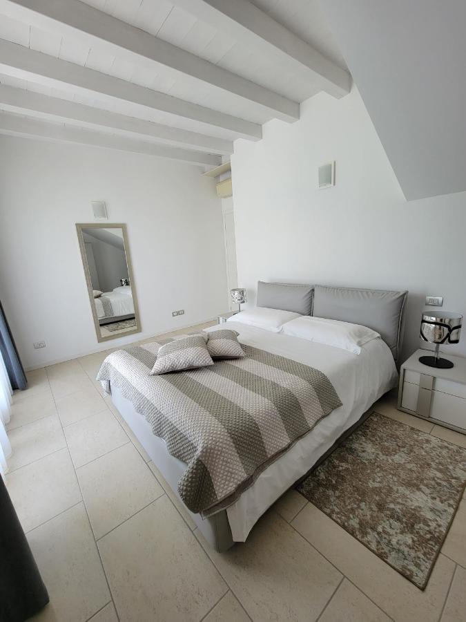 Royal Apartments Garda Sirmione Exterior photo