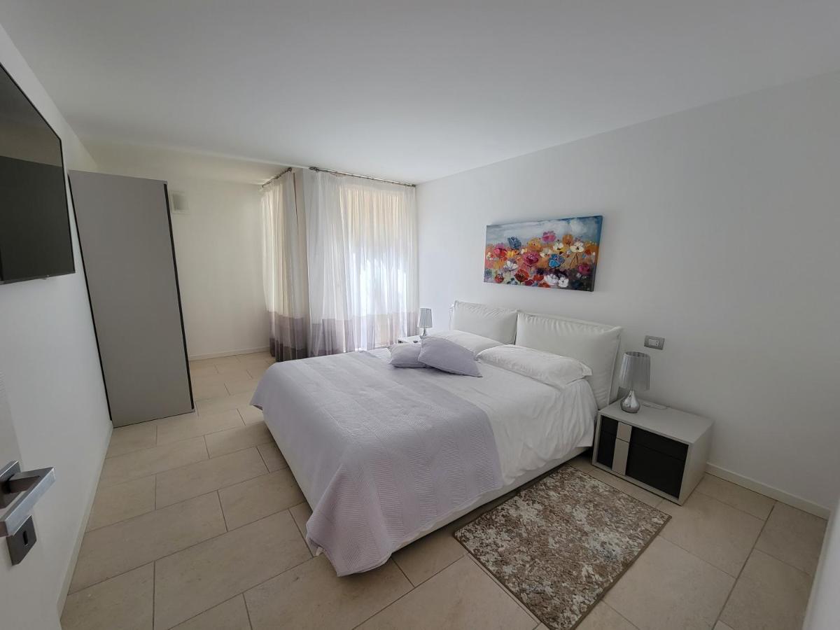 Royal Apartments Garda Sirmione Exterior photo